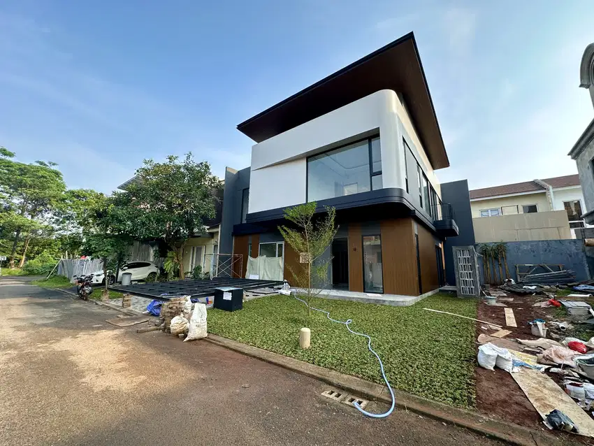 Rumah Modern Brand New Bangunan Mandiri Berada di Pusat Kota BSD, Icon