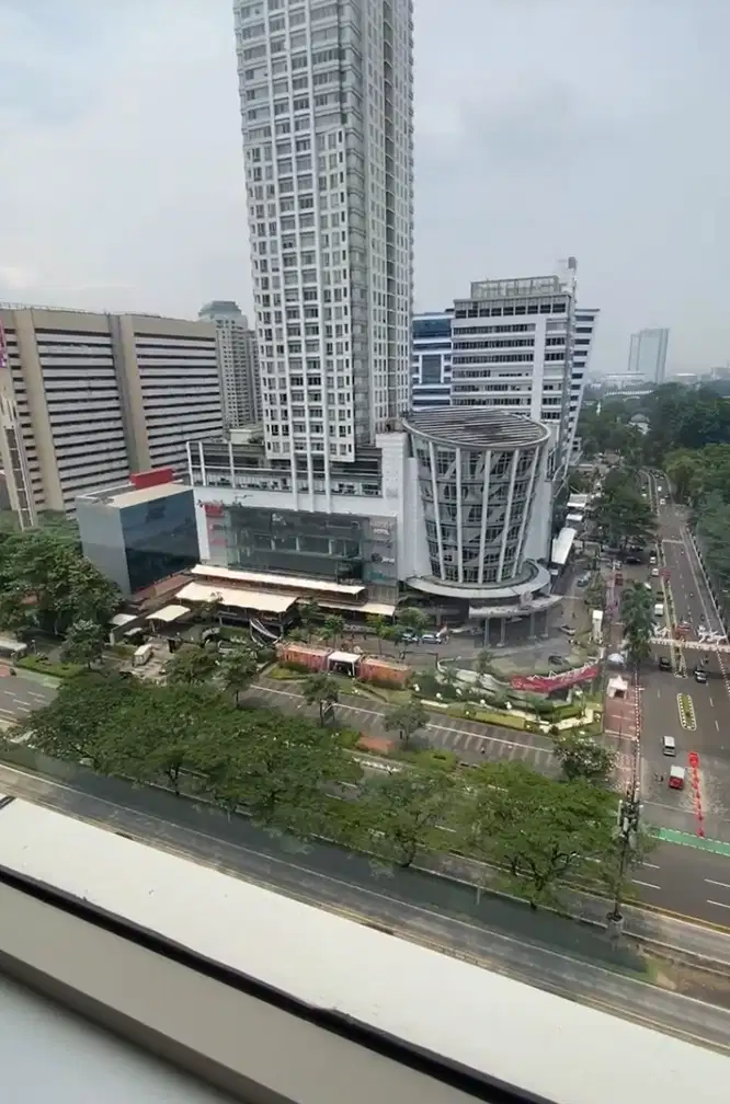 Sewa Kantor Unit Full Furnished untuk 6 Pax di Plaza Asia Dekat MRT TJ