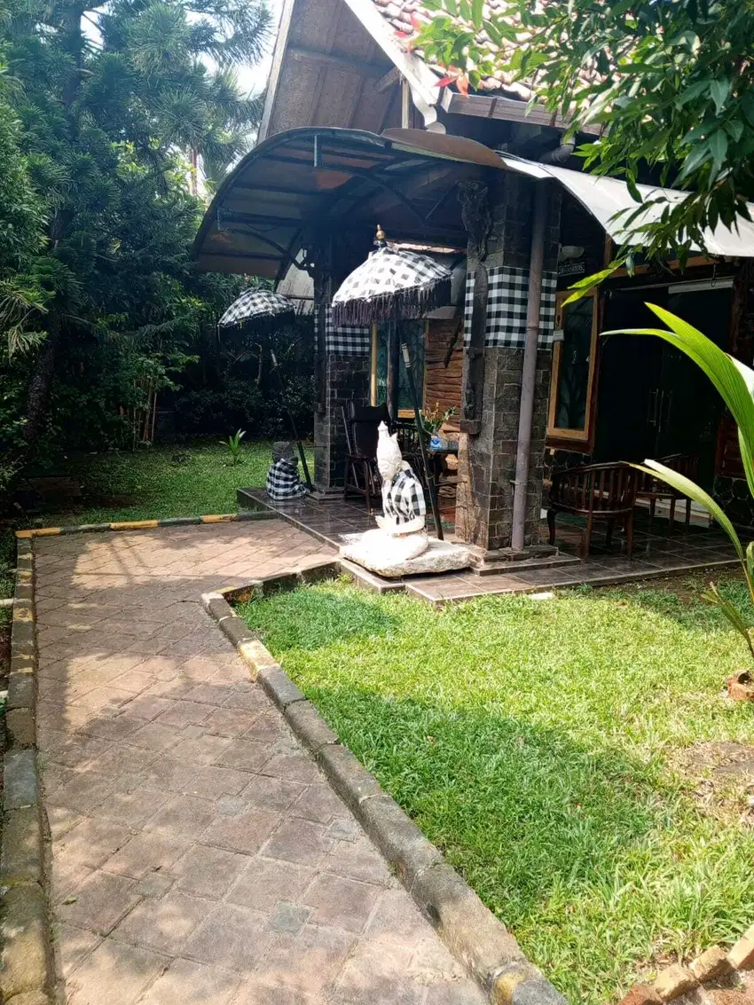 RUMAH LUAS ASRI MURAH JALAN LEBAR STRATEGIS DI JAGAKARSA JAKSEL