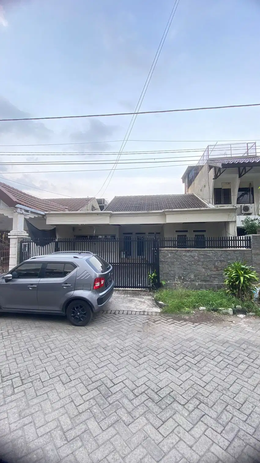 Rumah Darmo Permai Selatan dekat Raya Darmo Permai madam Chang