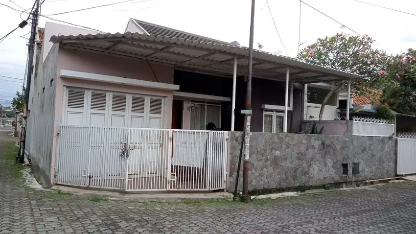 Rumah Hoek Margahayu Raya jl Soekarno Hatta Bandung kota