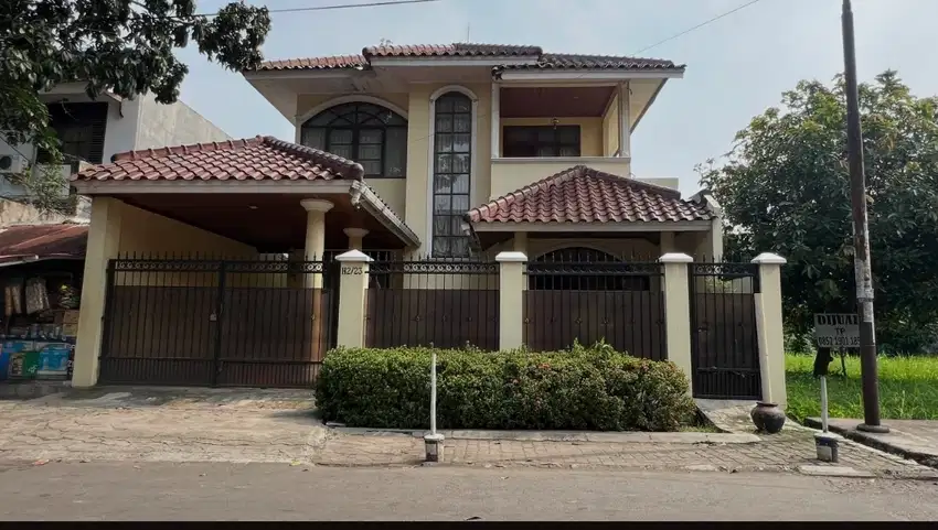Dijual Rumah pinggir jalan siap huni di Griya loka bsd Tangsel