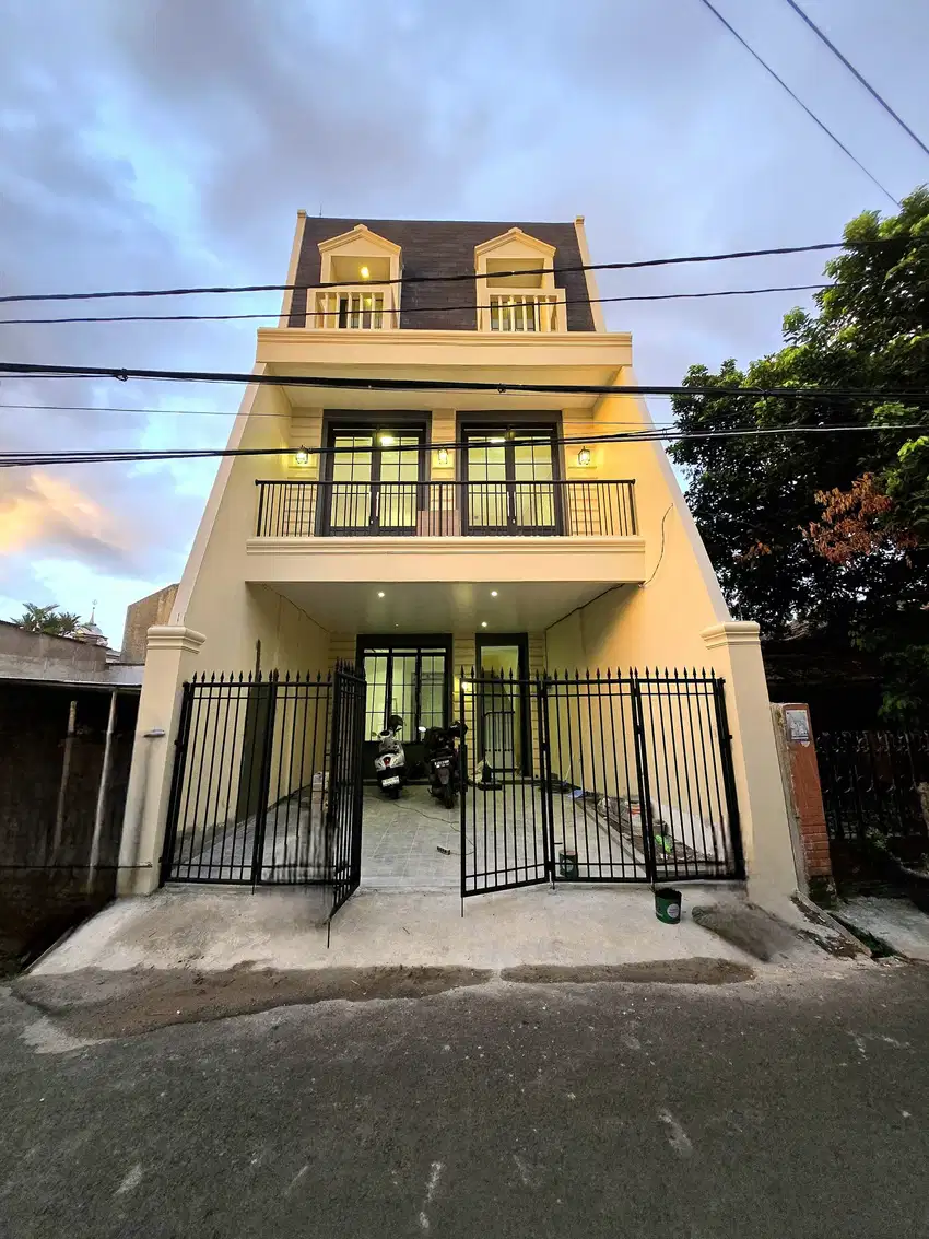 Rumah baru siap huni dgn rooftop view bagus di cipinang Jakarta Timur