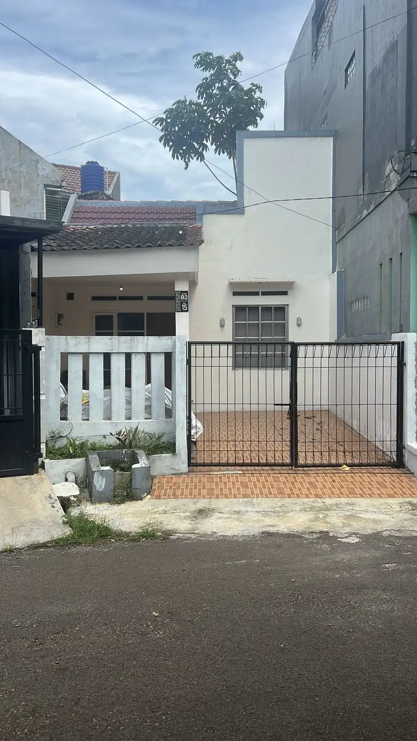 Rumah Depan Taman di Perumahan BRR Cimahpar Dekat Tol