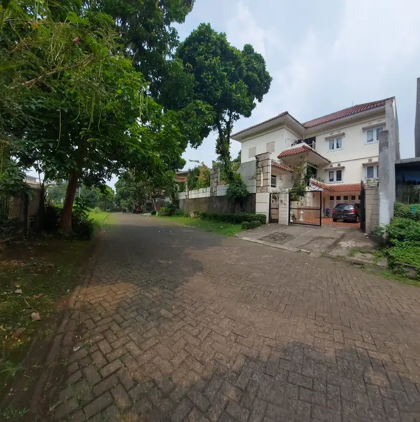 Rumah Dengan Swimming Pool Di Perumahan Danau Bogor Raya Bogor Timur