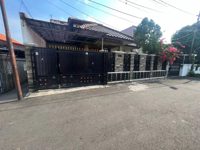 Rumah siap huni di PTB duren sawit Jakarta Timur