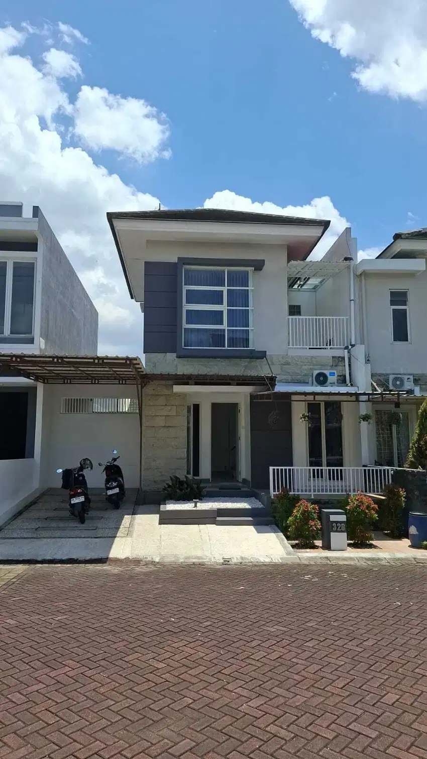 Rumah Modern Dalam Perumahan Elite Di jl. Kaliurang Dekat UGM  & UII