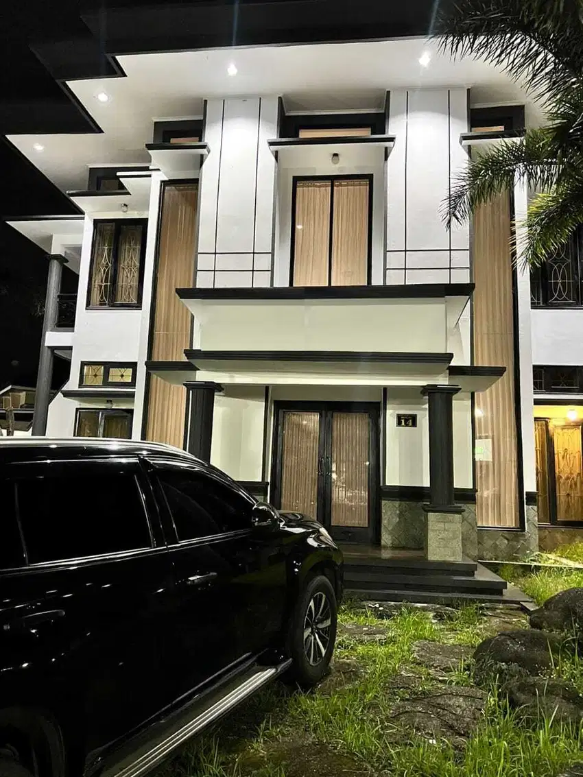 Rumah mewah 2 lt jalan kembar hanya 150 m dari kampus besar malang