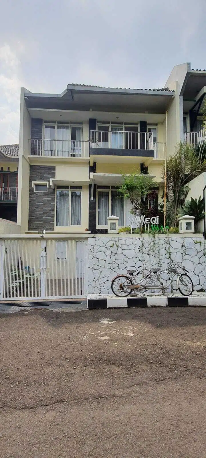 Jual Villa 5 Lantai  Furnish View Danau di Griya Asri Cahaya Cimahi