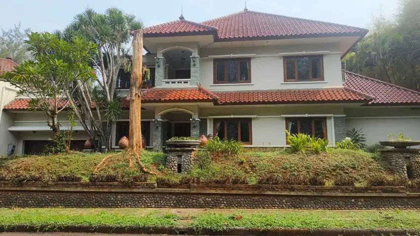 Rumah 2 lantai Sangat Mewah Halaman luas di Lebak Bulus