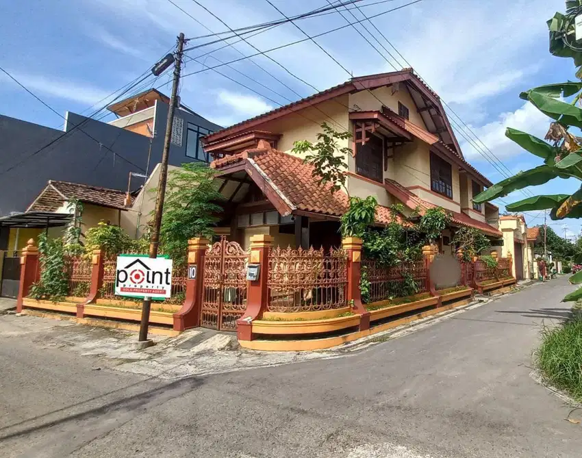 Rumah Idum 225m² di Pusat Kota Solo Posisi Hook