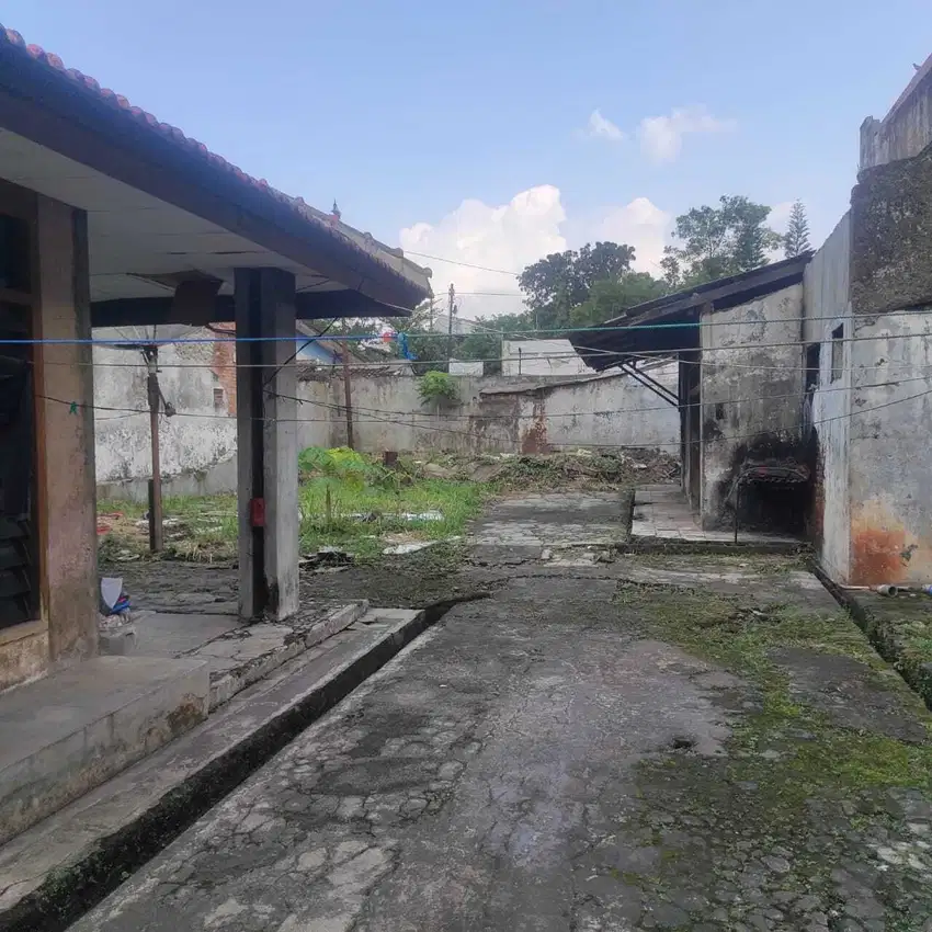 Dijual Rumah Tua – Nilai Jual Tanah, Lokasi Strategis di Jl. Kopo Band