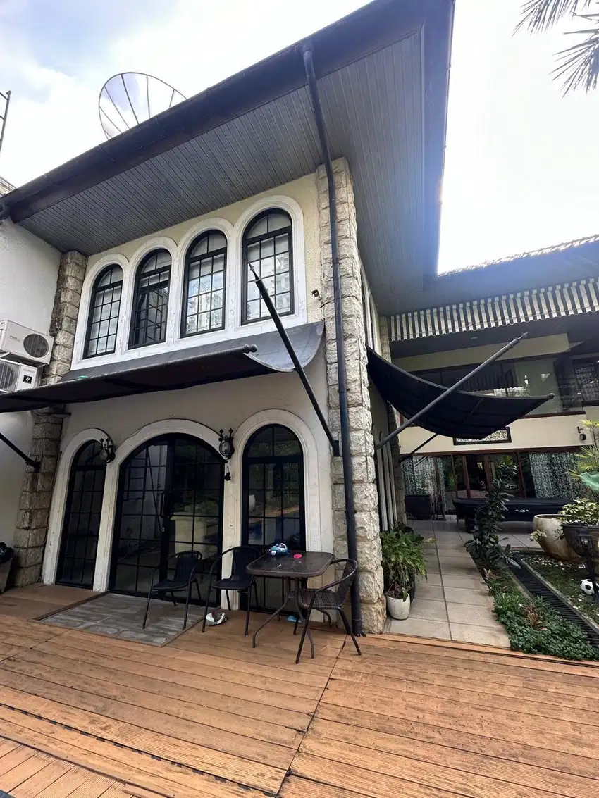 jual rumah bagus ada kolam renang di cilandak jaksel