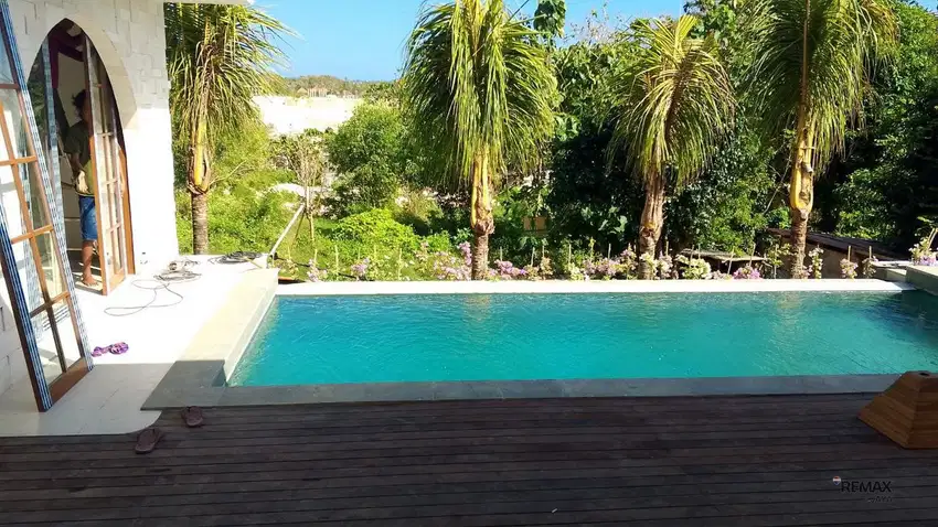 Villa 2 kamar tidur dan kolam renang besar disewakan, Nusa Dua area