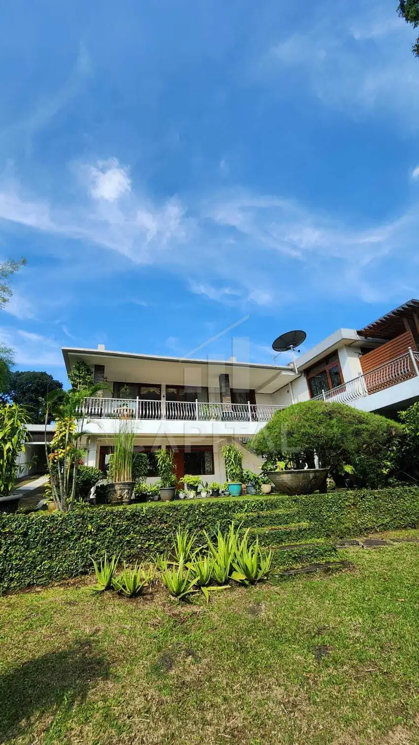 RUMAH LOKASI STRATEGIS DAN NYAMAN DI CIUMBULEUIT BANDUNG