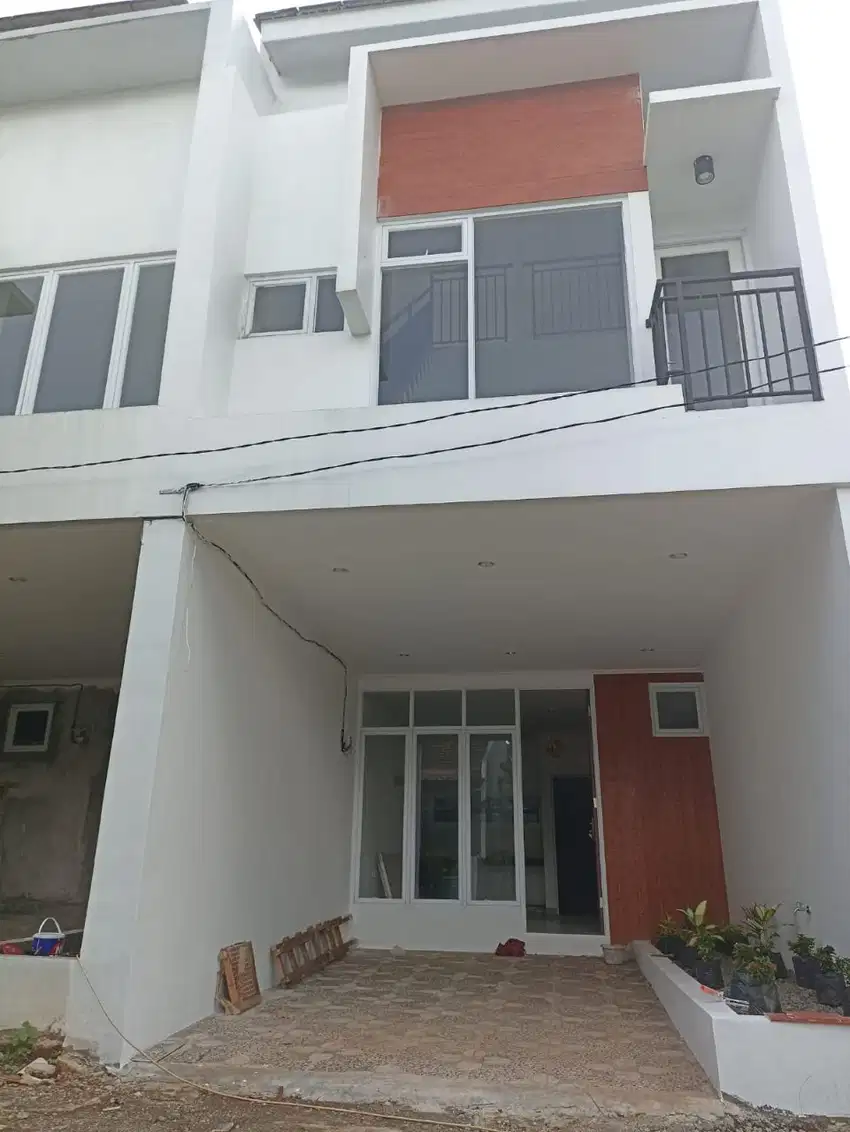 Rumah 2 Lantai Dekat Stasiun LRT Ciracas Jakarta Timur Jual/Dijual