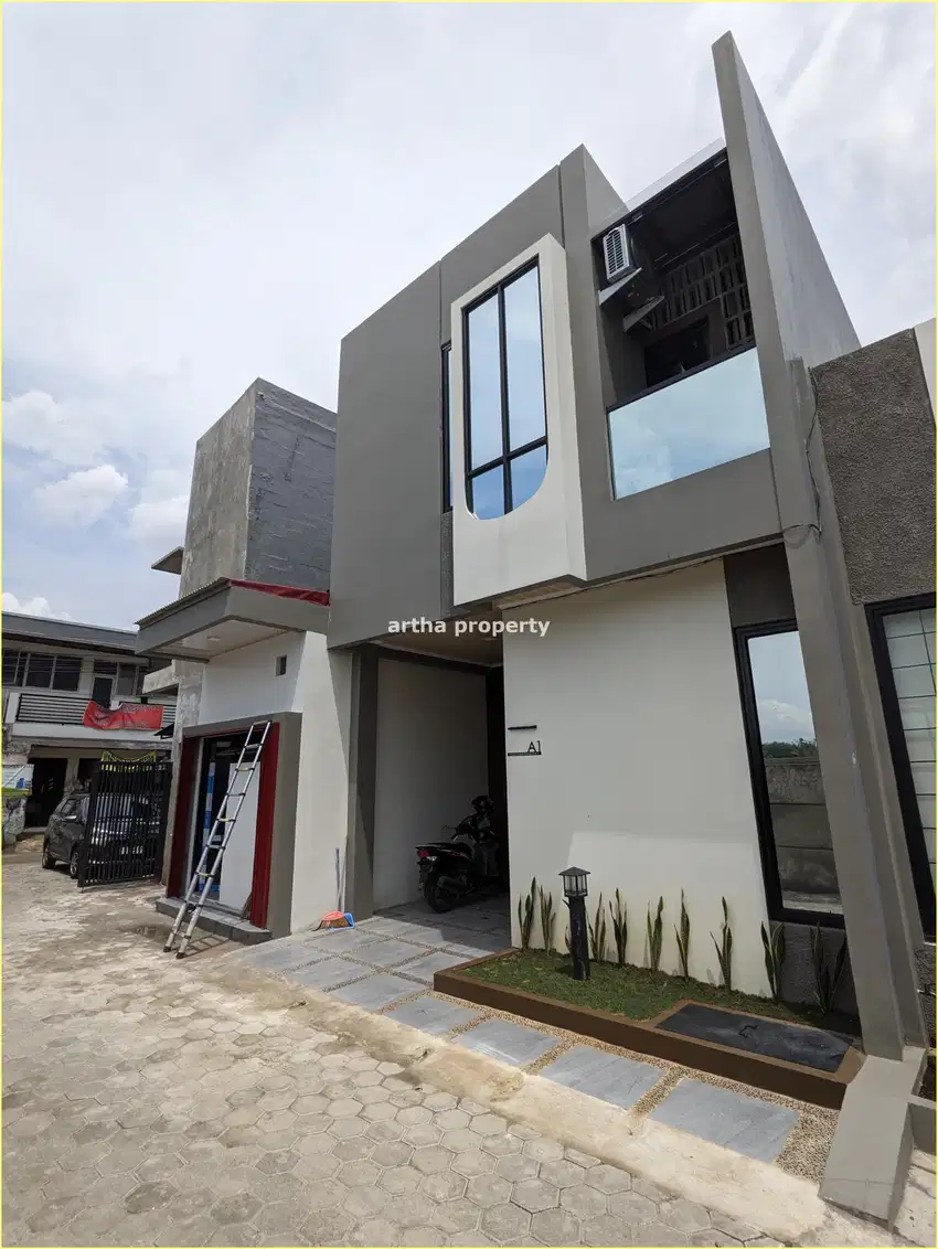 RUMAH 2 LANTAI DI BAMBU APUS PAMULANG, 3 KAMAR TIDUR