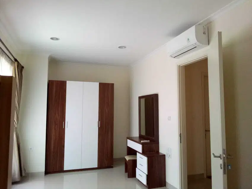 Rumah 2 Lantai di Thomson Summarecon Serpong Tangerang 1K90004S