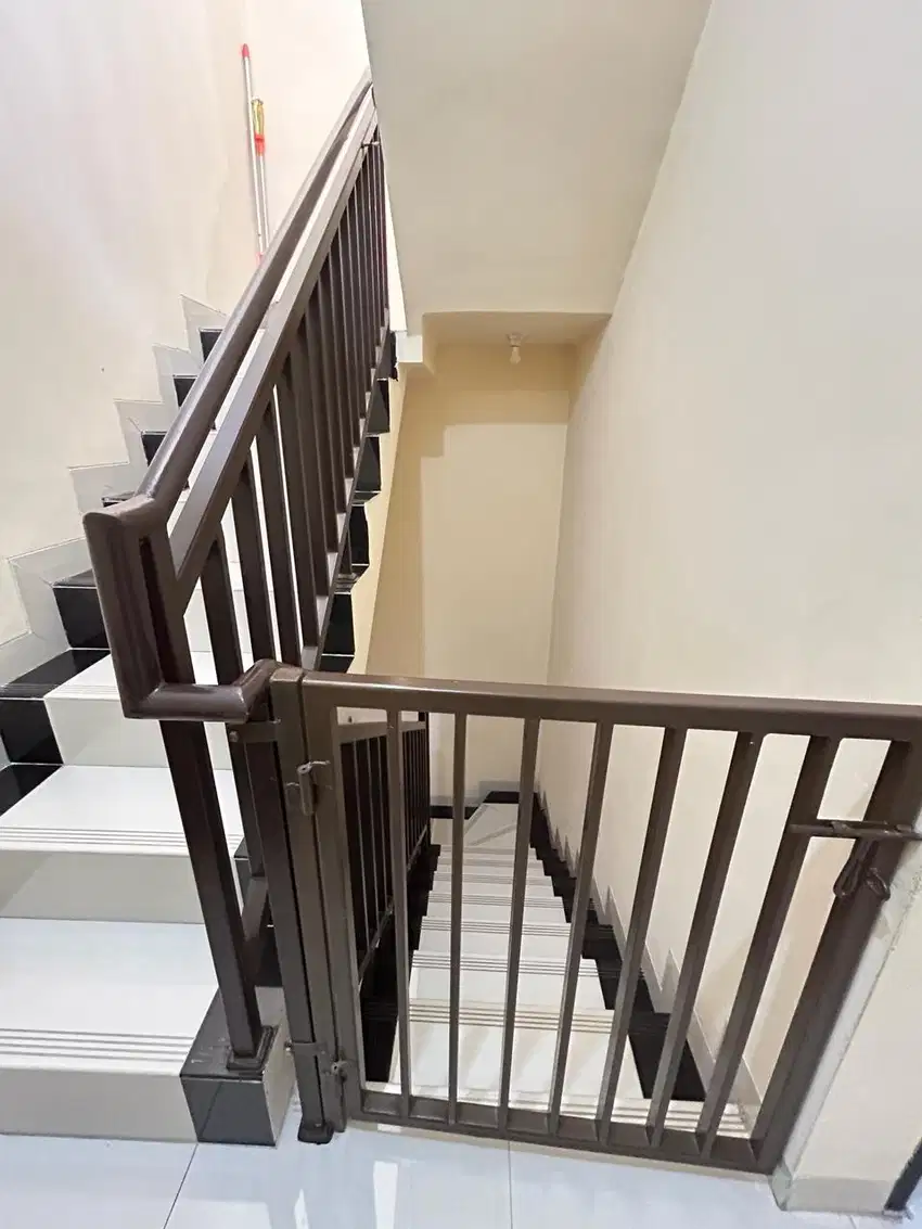 DIJUAL CEPAT RUMAH TINGGAL  2 LANTAI JALAN ANYELIR,KRESEK,JAKBAR
