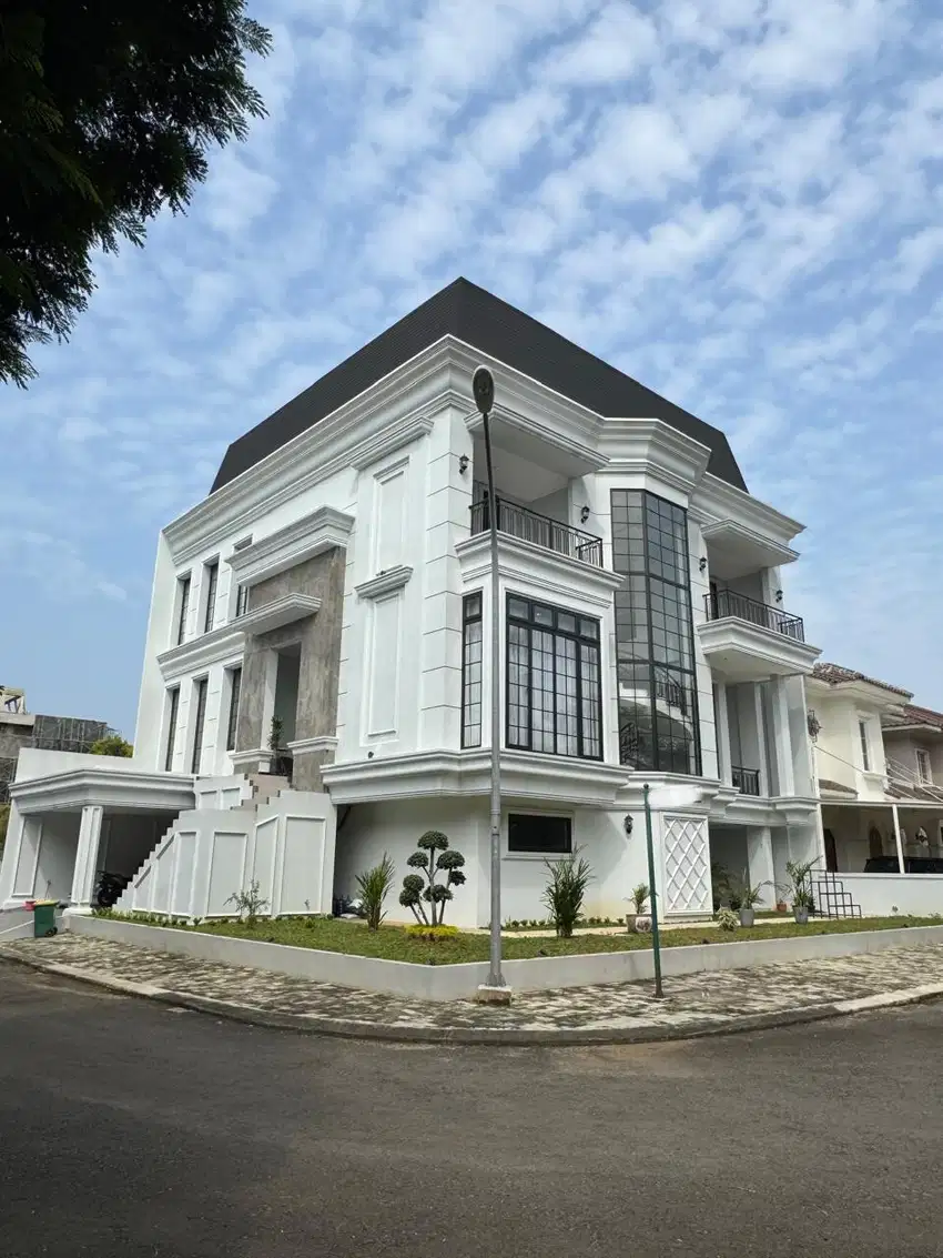 Rumah Mewah Bangunan Mandiri ALAM SUTERA 3 Lantai + Rooftop