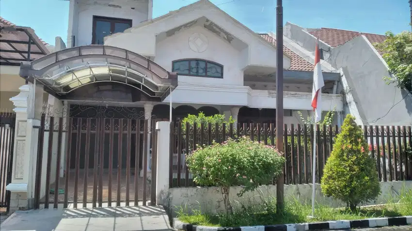 Murah Rumah 2 Lt Hitung Tanah Darmo Permai