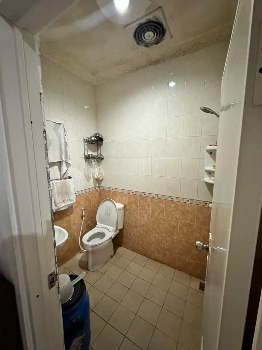 DIJUAL RUMAH 2,5 LANTAI DI PERUMAHAN DURI KOSAMBI BARU