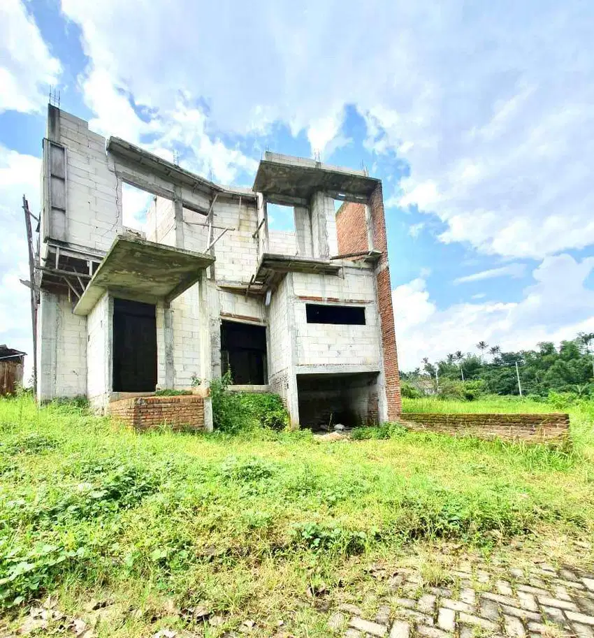 Tanah Ada Bangunan Belum Jadi, Kompleks Bagus Tirtasani Royal Resort