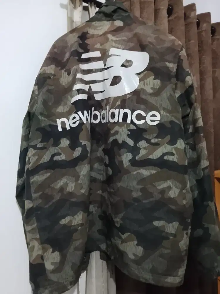 Dijual jaket new balance qrmy