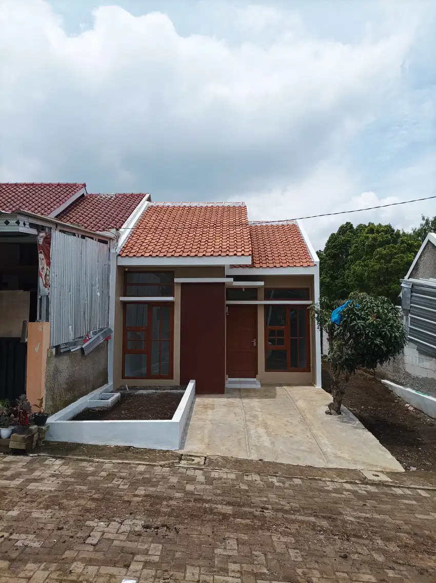 RUMAH MINIMALIS TANAH LUAS, ada halaman belakang dan samping