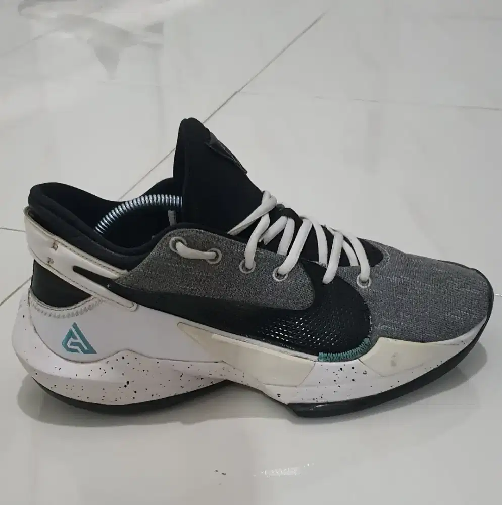 Sepatu Nike Air Zoom Freak 2