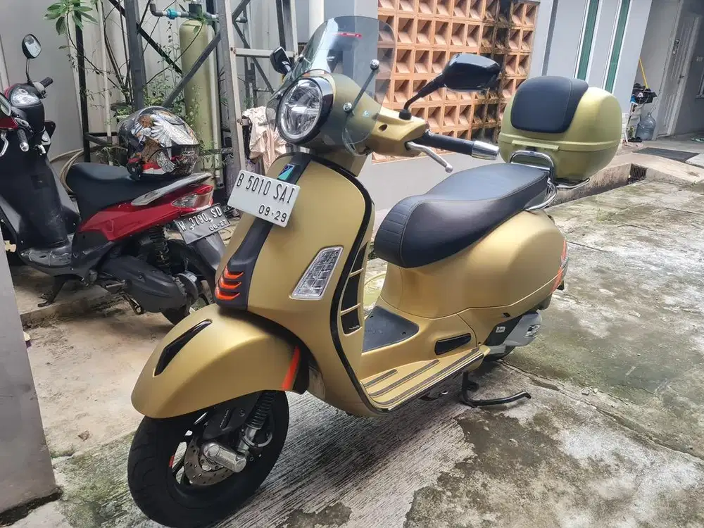 FOR SALE VESPA GTS 150 IGET TAHUN 2024