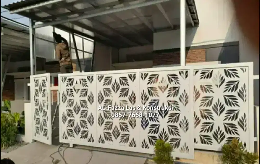 Pagar Besi Cutting Laser Mewah Motif Daun - Desain Custom!