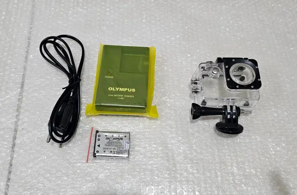 OLYMPUS Battery Charger Li-40c + & Waterproof Case Camera