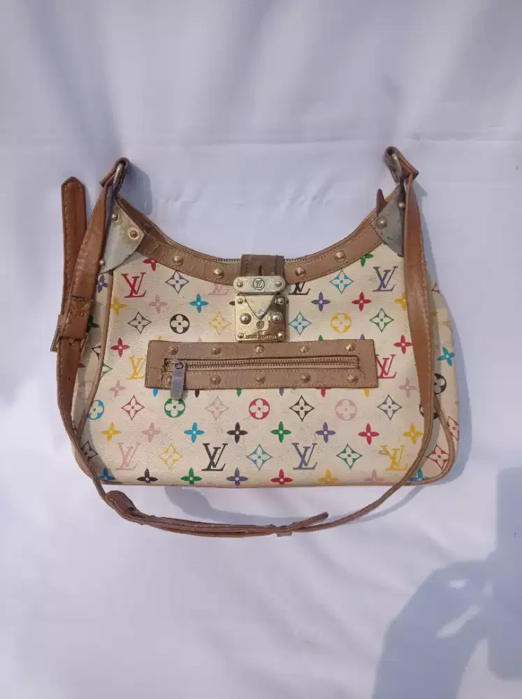 Sling Bag
Authentic Louis Vuitton
Alma White Multicolored-Rare