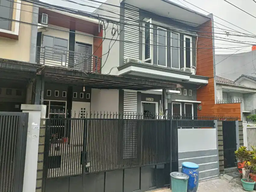 Dijual cepat/ disewakan rumah minimalis 2 lt di meruya jakbar