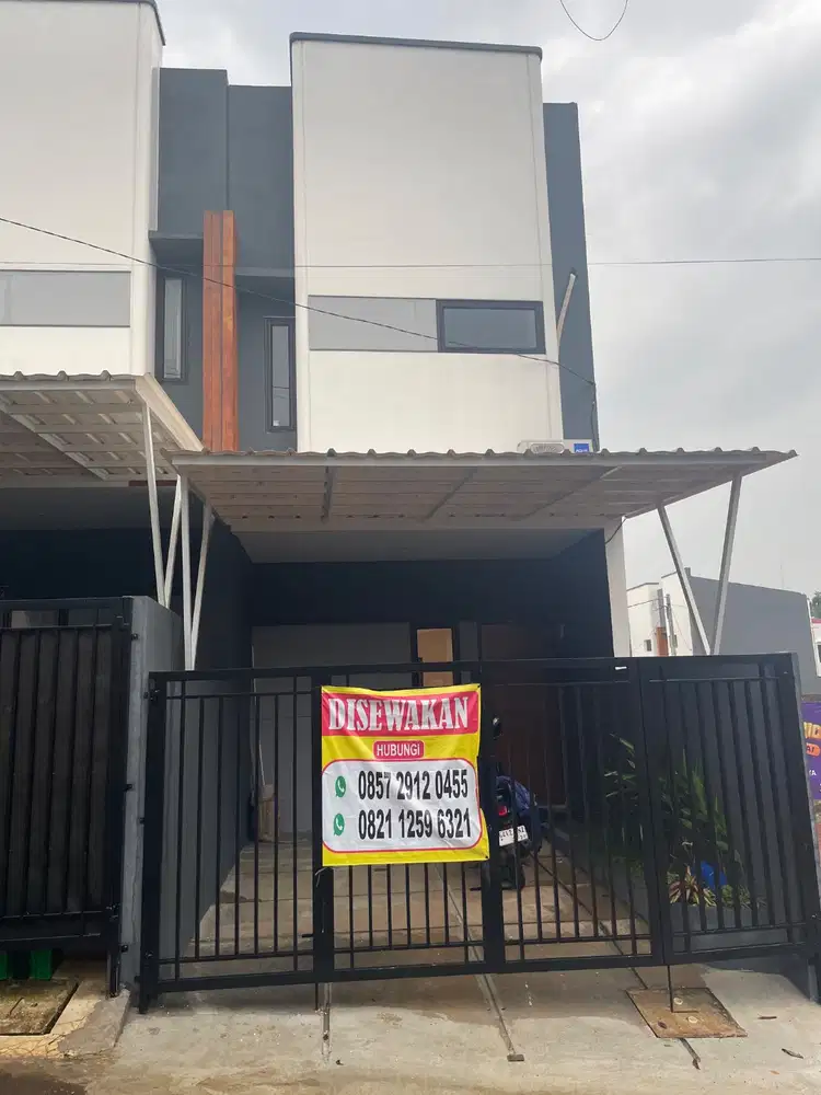 Disewakan Rumah 2 Lantai Pinggir Jalan