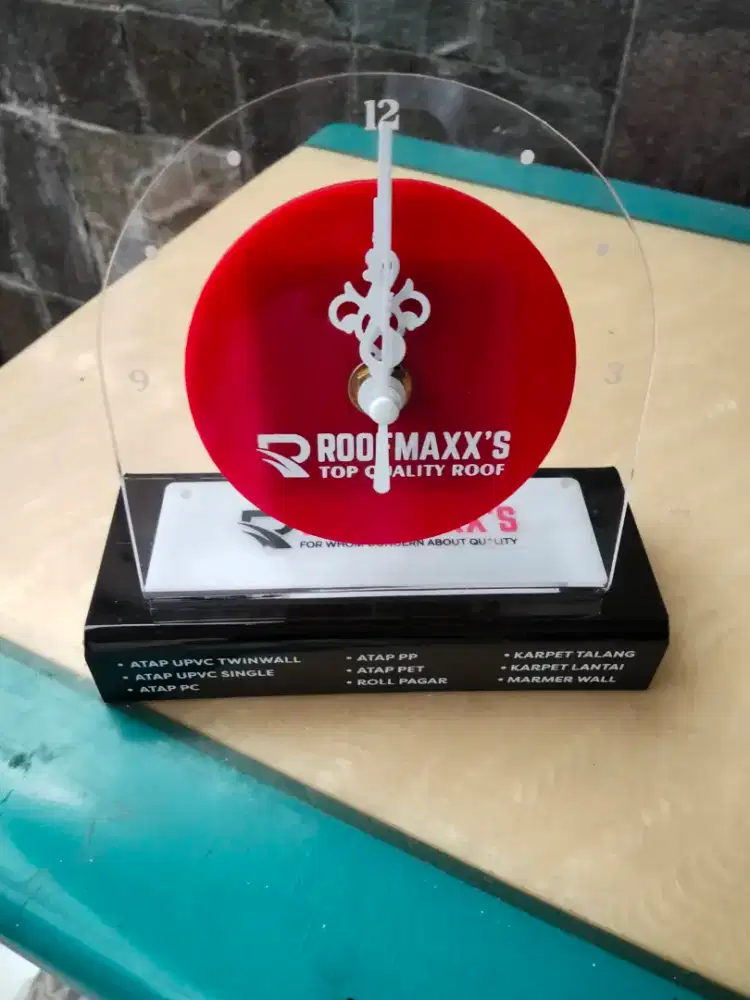 Jam meja akrilik nego