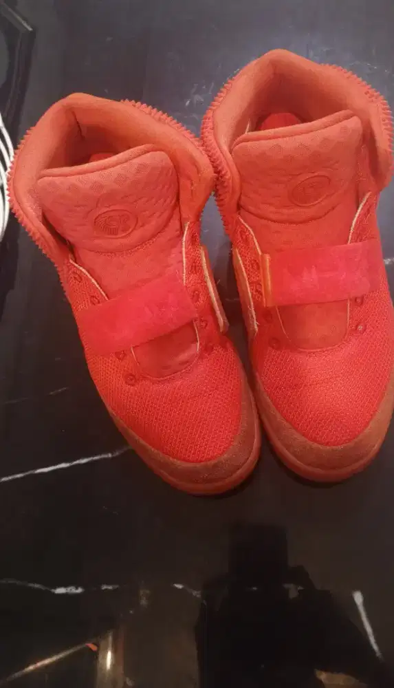 Nike air Yeezy red October