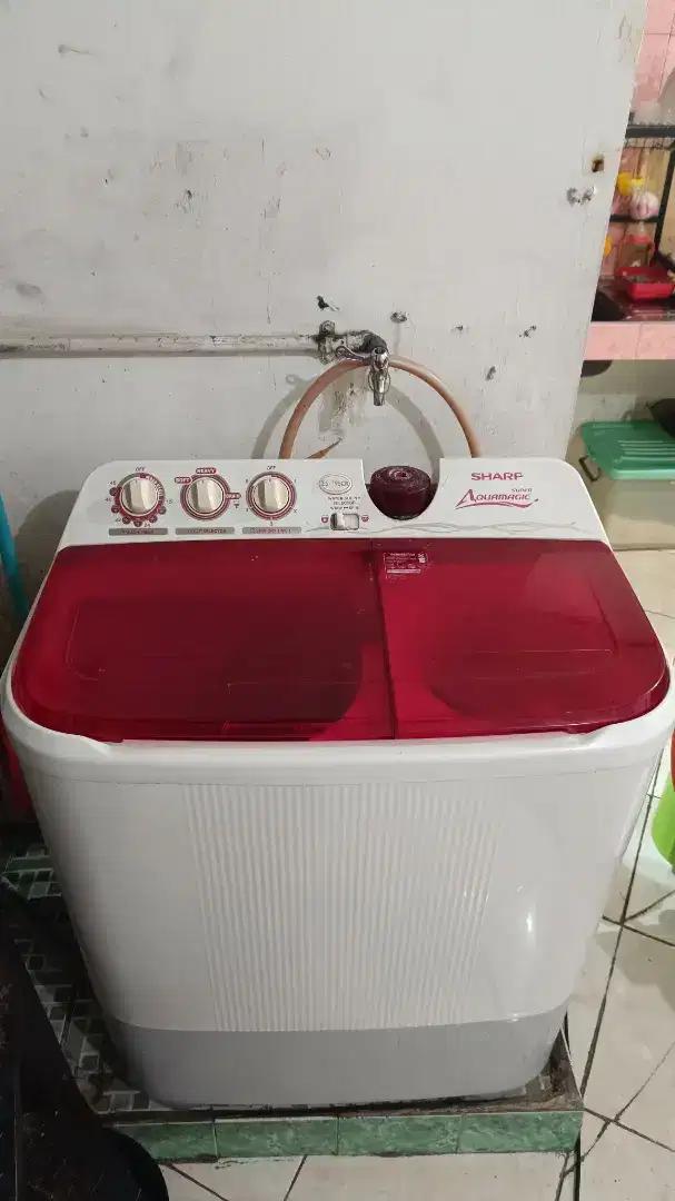 Mesin cuci Sharp es 95cr 
Bekas