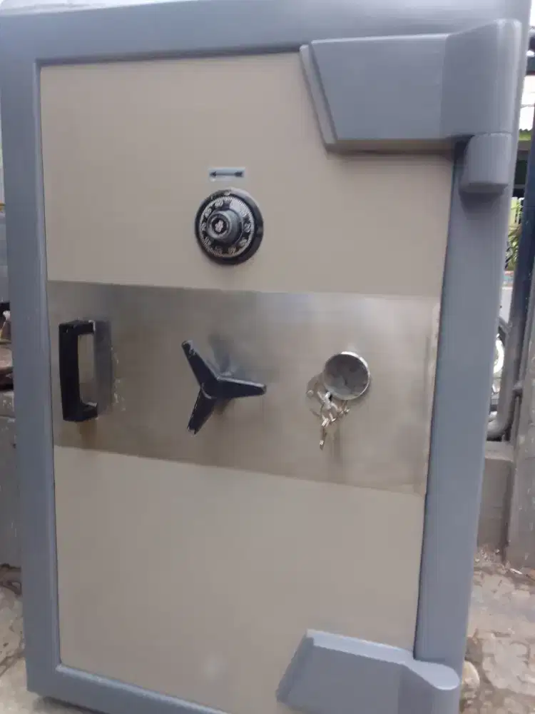 Jual brankas untuk menyimpan dokumen penting anda