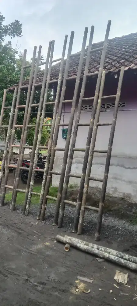 Tangga bambu hitam bakoh