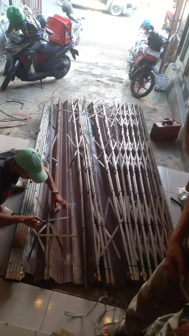 Tukang benerin pintu rolling door folding gate murah