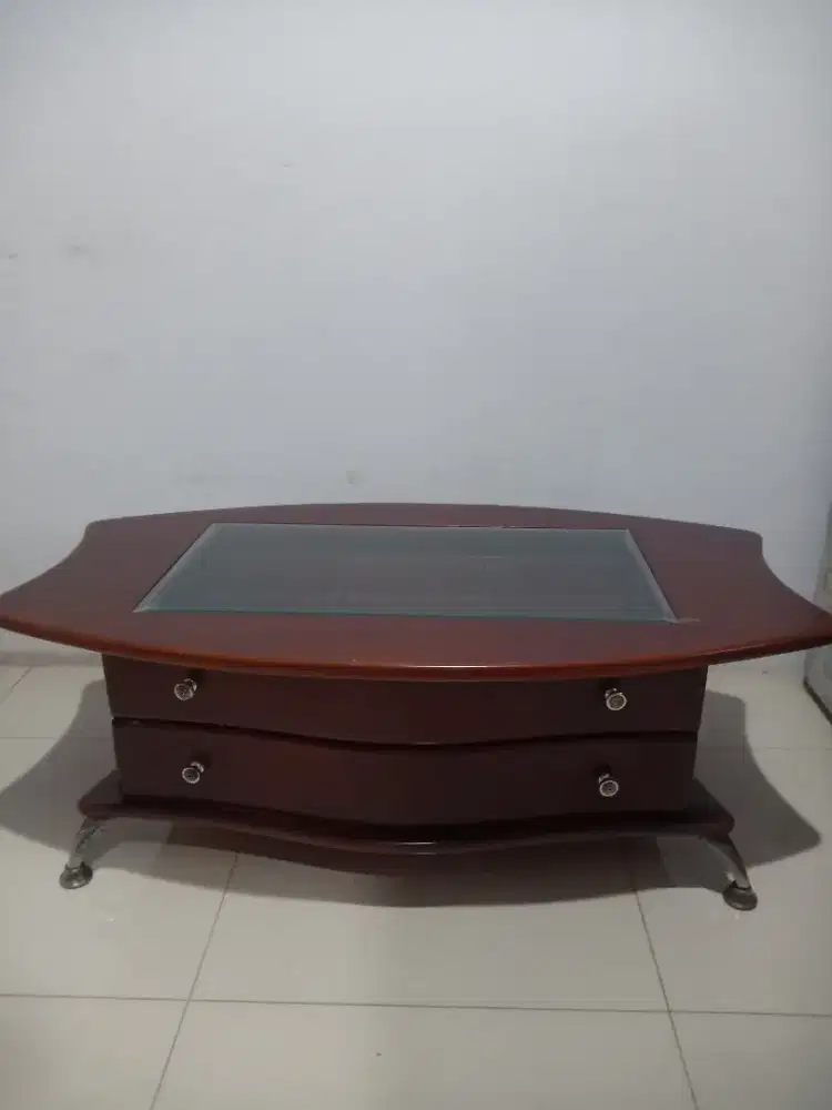 Meja antik ruang tamu