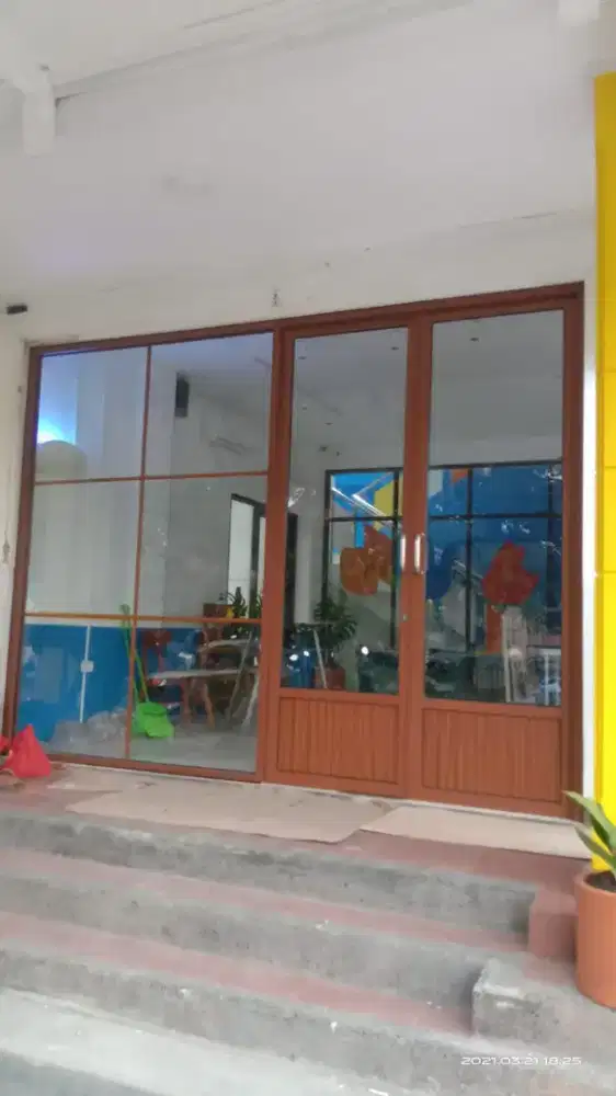 Kusen aluminium dan kaca