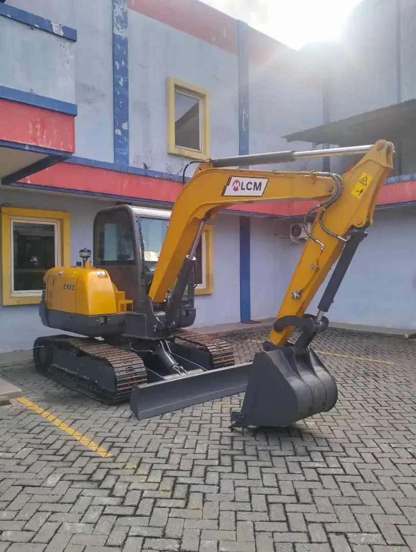Jual Excavator Mini 6 Ton Merk LCM Engine Yanmar 4TN94L Japan