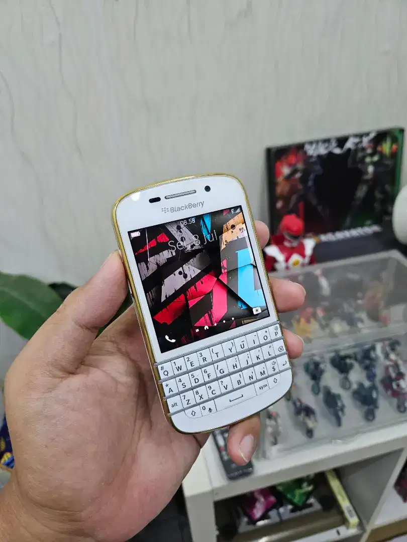 Blackberry Q10 Gold edition like new tag android bb key one key 2 priv