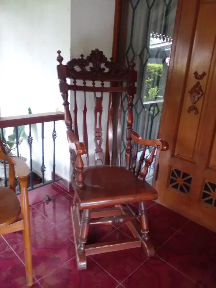 Kursi goyang kayu jati antik