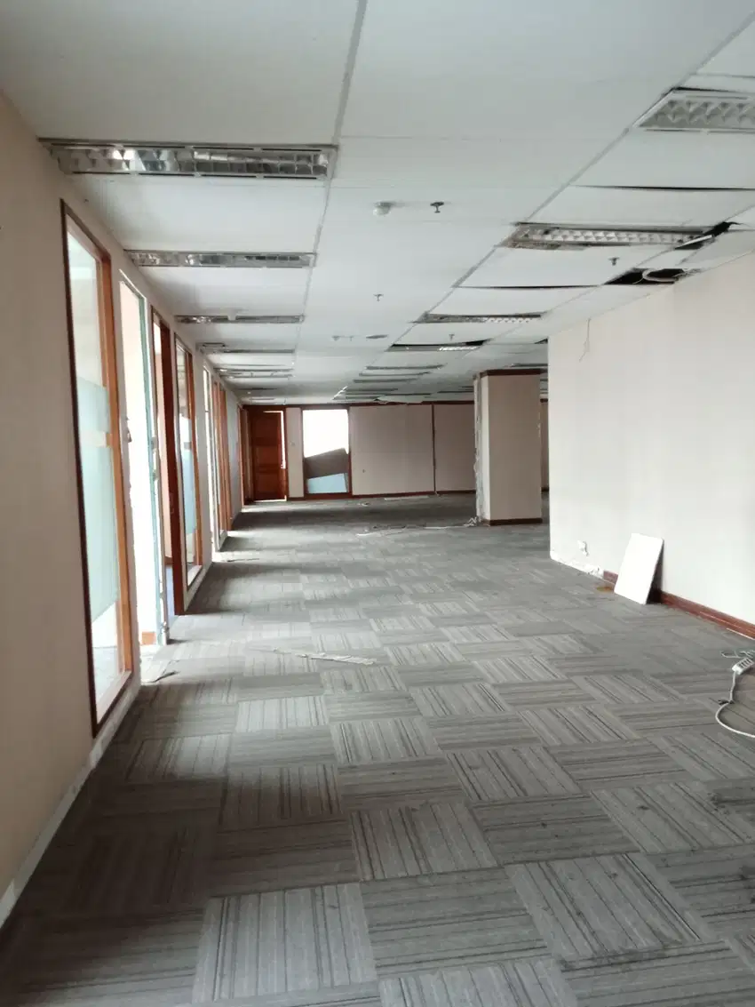 SEWA KANTOR DI JAKARTA SELATAN KUNINGAN 650M PARTISI 150K NEGO
