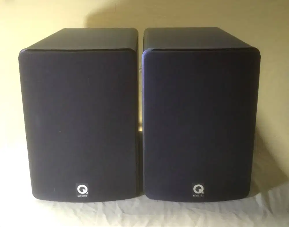 speaker Q ACOUSTICS 1020i. England