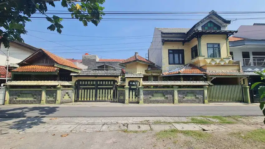 Rumah etnik kayu di jajar laweyan solo, dekat jalan adi sucipto solo